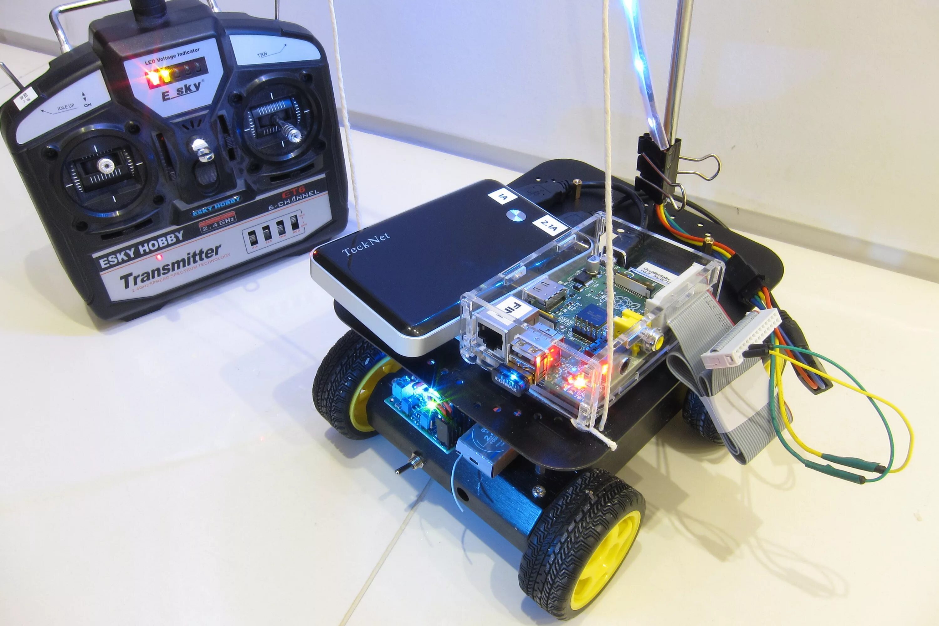 Сборка робота и программирование светодиодов. Arduino 4wd Robot Kit. Робот-картограф Raspberry Pi. Raspberry Pi робототехника. Робот на Raspberry Pi 3.