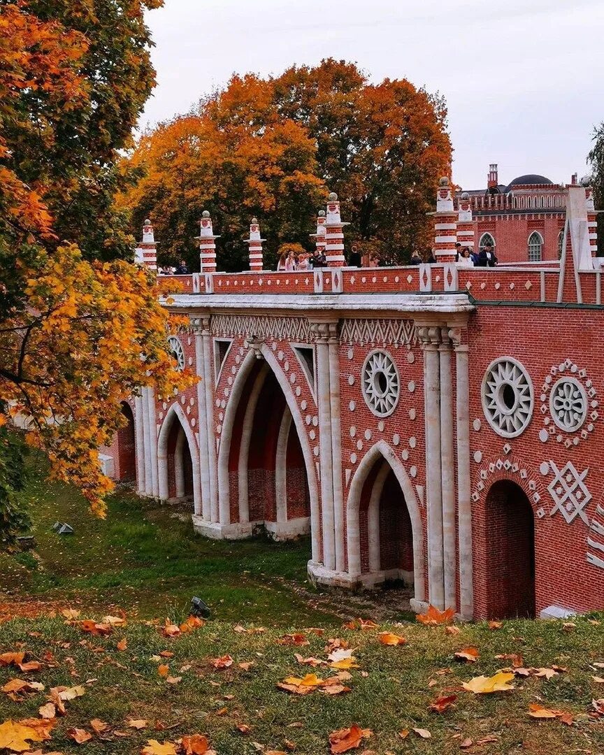 Царицыно русское. Царицыно (дворцово-парковый ансамбль). Парк Царицыно осень. Царицыно музей-заповедник осенью. Царицынский парк.