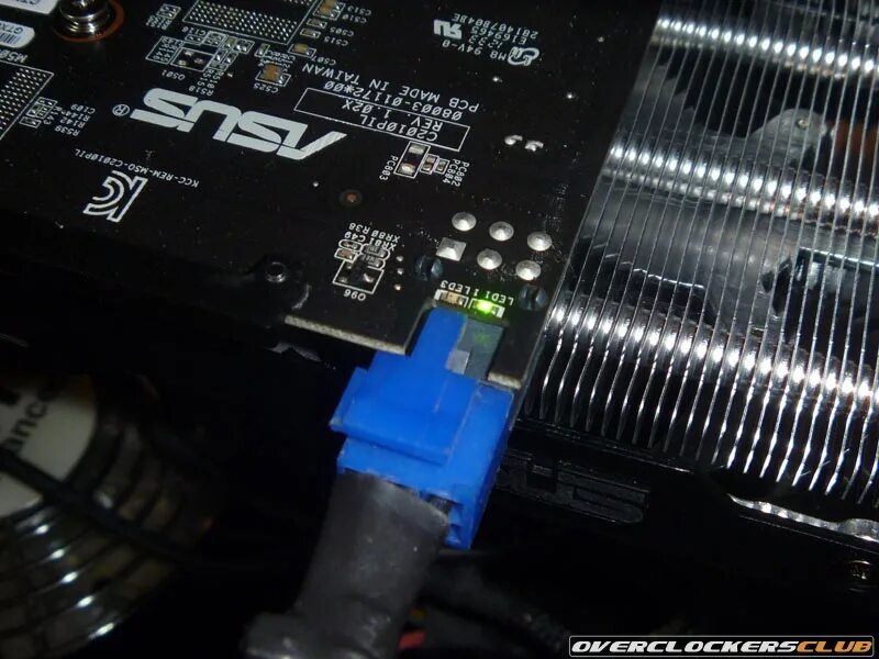 Черный диод на видеокарте. Видеокарта горит белым. Smd резистор на видеокарте. Видеокарта горит белым. Видеокарта горит белым.