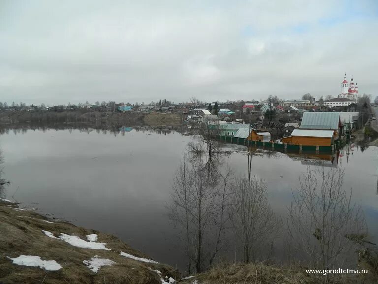 Река Сухона Тотьма. Река Сухона Вологодской области. Половодье Тотьма. Река Старая Тотьма в Вологодской области.