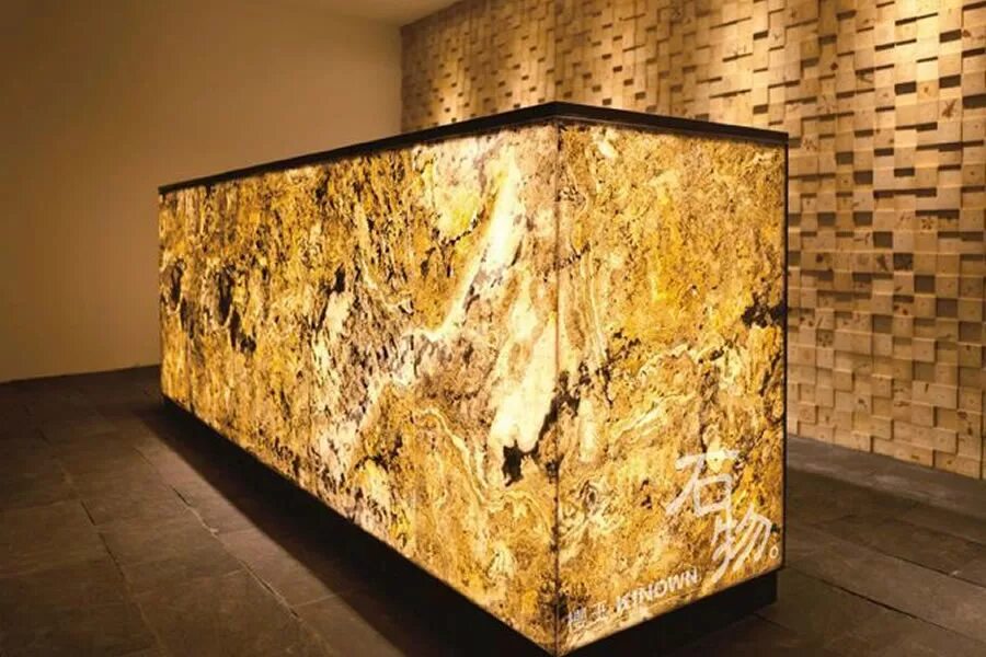 Свечение мрамора. Часы дом с колоннами из оникса. Янтарный оникс слэб. White оникс слэб. Янтарь текстура мраморный янтарь.