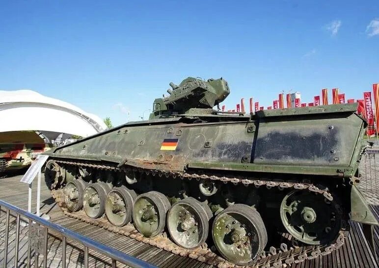 Выставка подбитой техники в спб