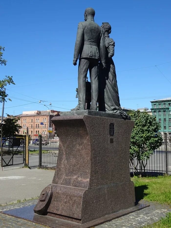 Какой памятник сидит. Монументы в санкт-петербурге. памятники петербурга. памятники в санкт-петербурге названия. памятники в санкт-петербурге на улице.