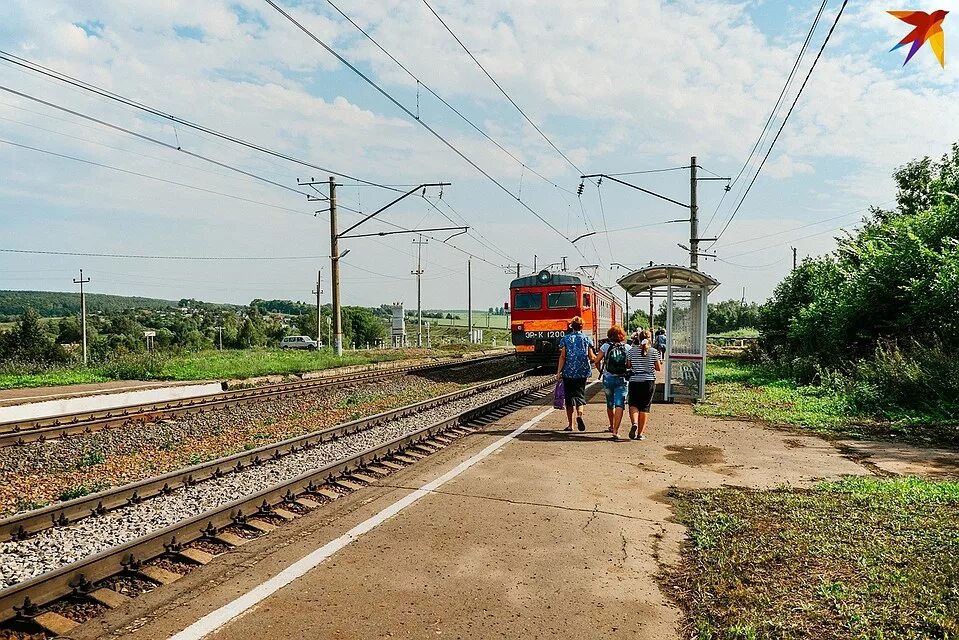 Депо минутка кисловодск. Жд станция минутка кисловодск. Минутка электричках. Вокзал минутка кисловодск. Толпа в электричке.