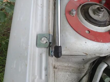 Газовые упоры капота 2110
