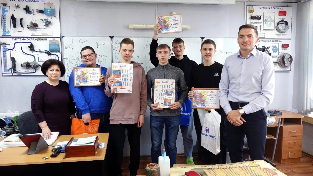 Магаданэнерго. Политехнический техникум магадан директор. магаданский политехникум второй корпус. магаданэнергосбыт официальный сайт магадан. магаданэнерго руководство.