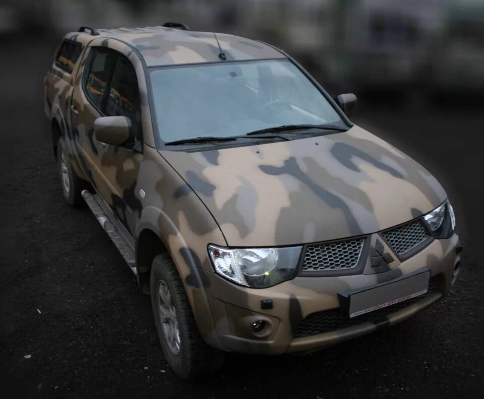 Хаки aut. Mitsubishi l200 хаки. mitsubishi l200 камуфляж. мицубиси л200 в камуфляже. лайн икс камуфляж митсубиси л 200.