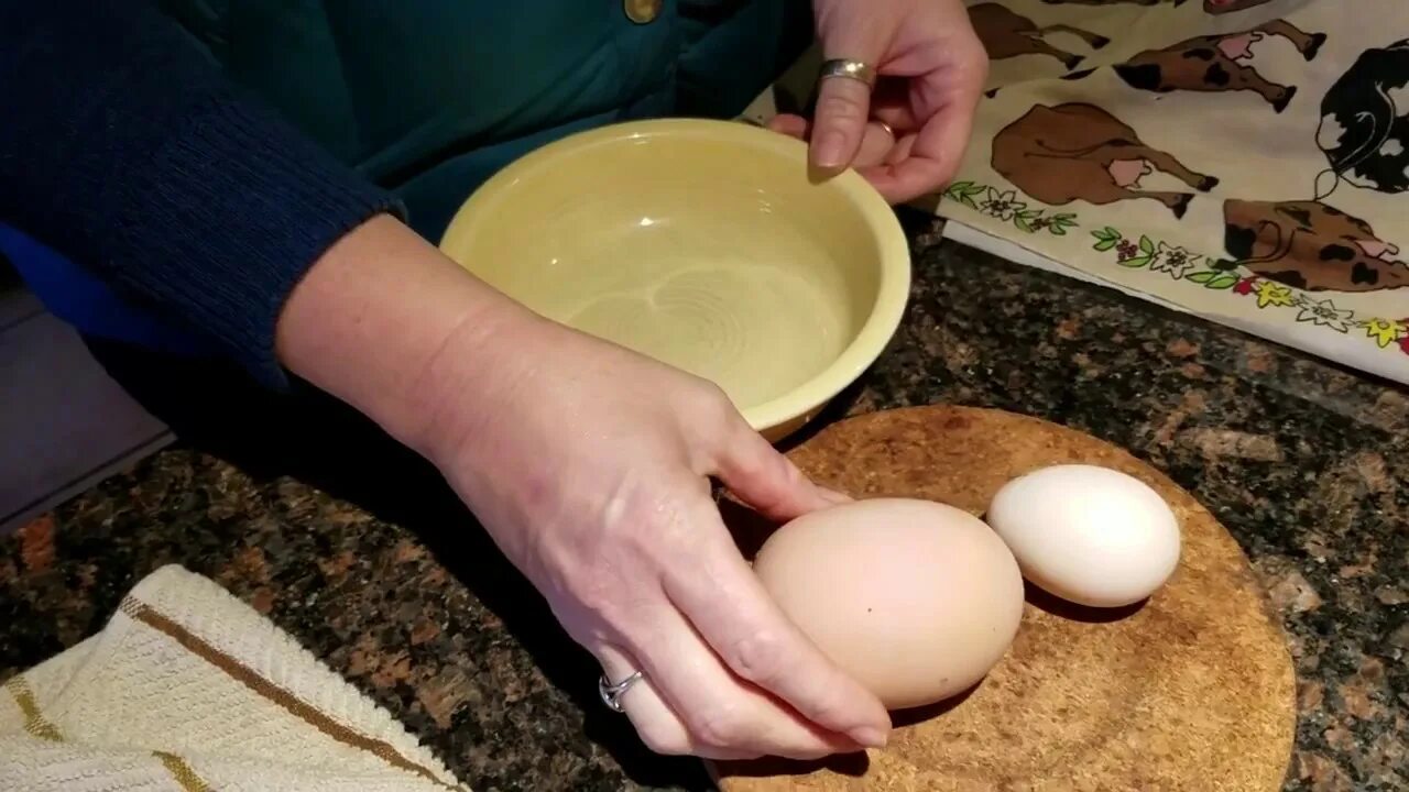 Яйцо внутри болтается