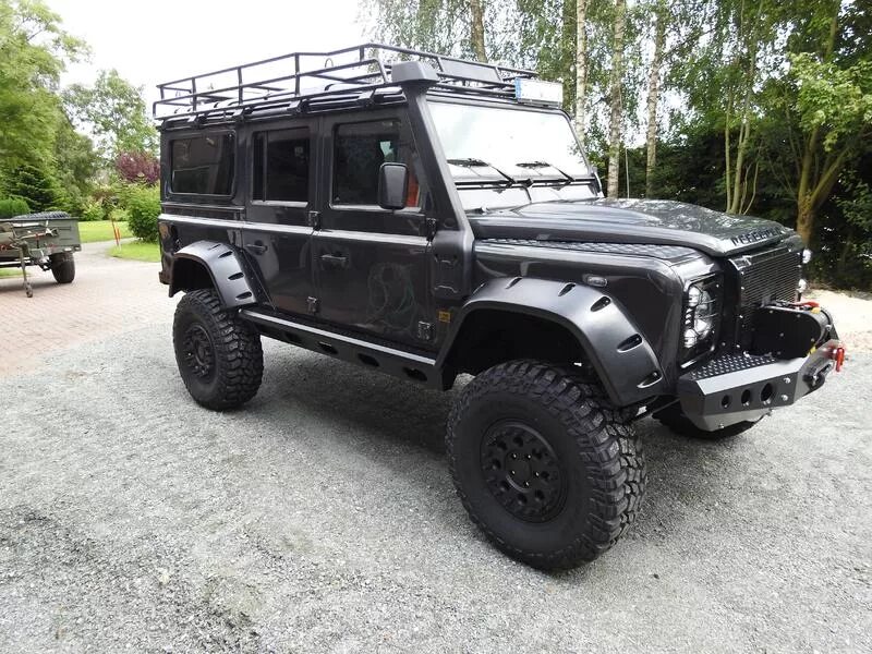 Defender raven. Land Rover Defender 90 4 Door. Дефендер 110 и 90. Ленд Ровер Дефендер 20. Land Rover Defender 5 Door.