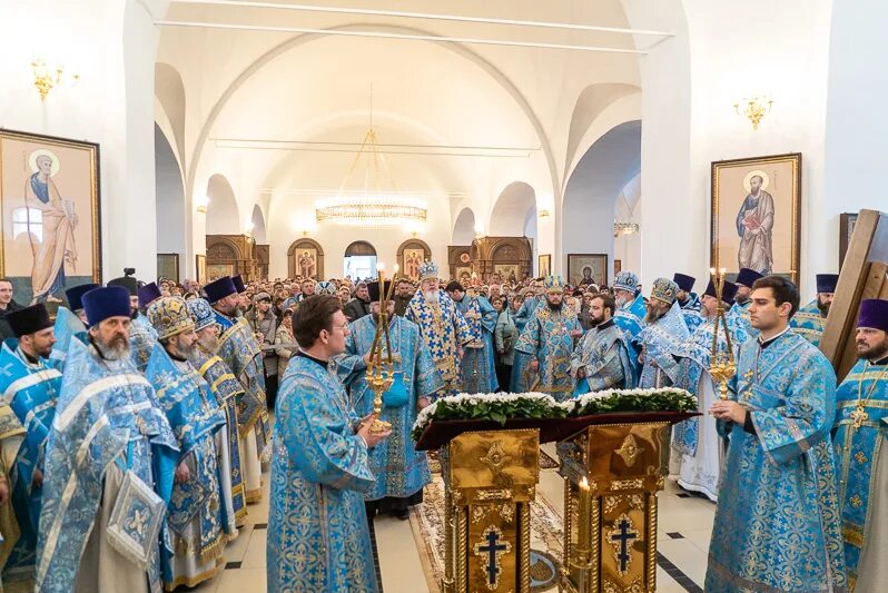 Храм Казанской иконы Божией матери Воронеж. Церковь новая Усмань. Казанская Церковь новая Усмань. Храм Казанской иконы Божией матери новая Усмань священнослужители.