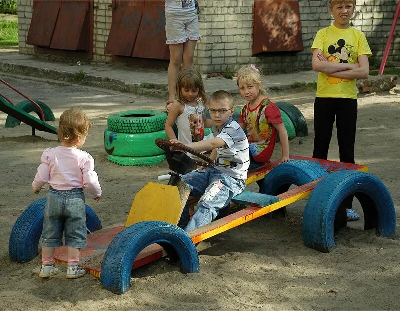 Идеи детской площадки фото. Детская площадка в детском саду. машинка для детской площадки. идеи для детской площадки. машинка на детскую площадку в садик.