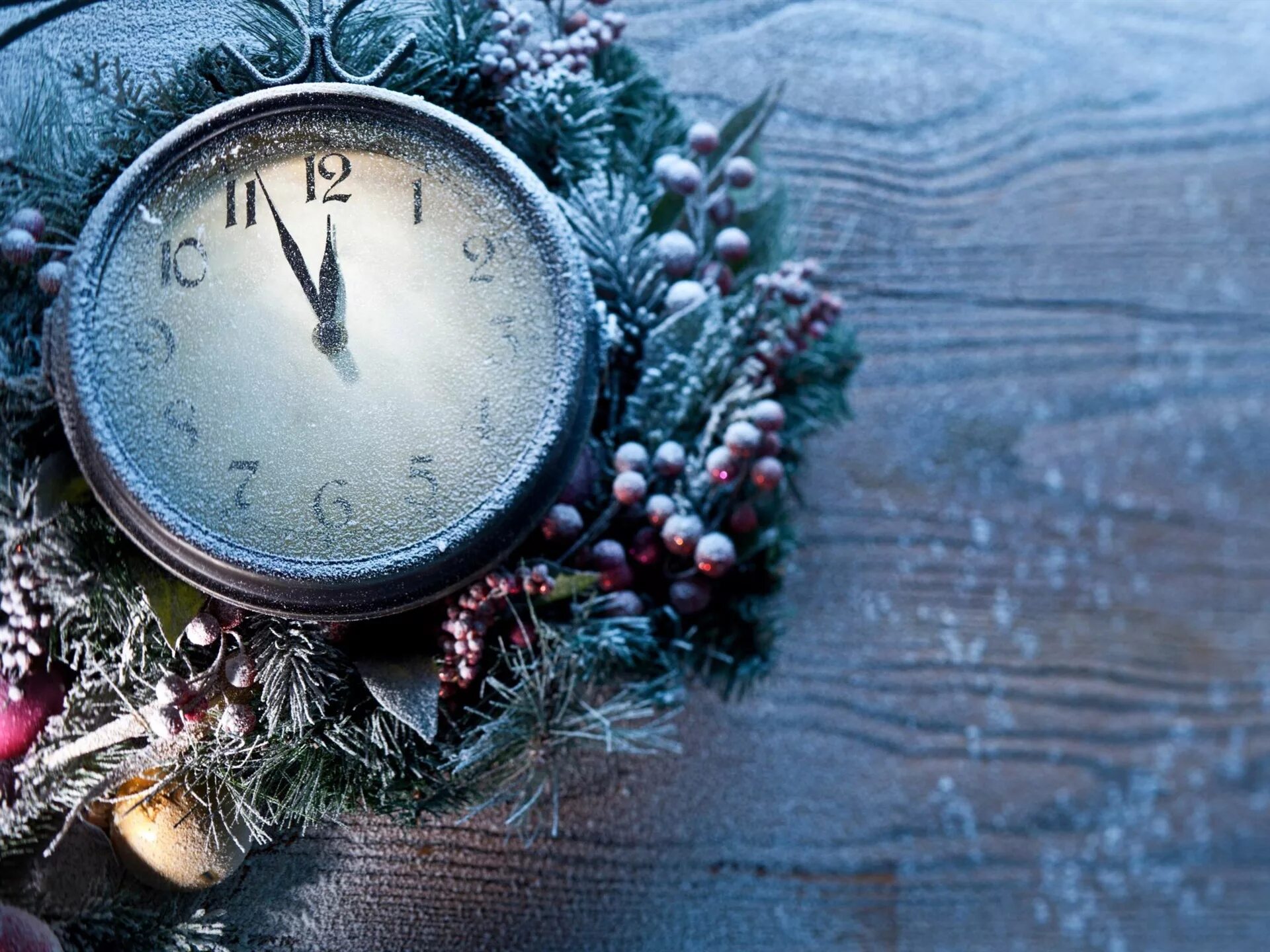 Эйбел моралес. 2014 год. Новогодние куранты. Креативная открытка с новым годом 2014. Эйбел моралес.