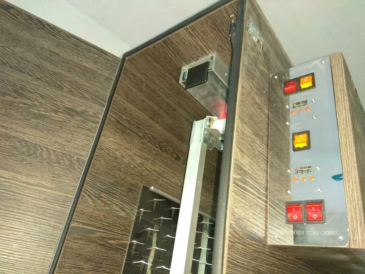 Универсальная коптильня cosmogen cshe-750. Коптильный шкаф cosmogen cshi-750e. Электростатическая коптильня холодного. Электростатическая коптильня холодного копчения. Коптильня электростатика ижица.