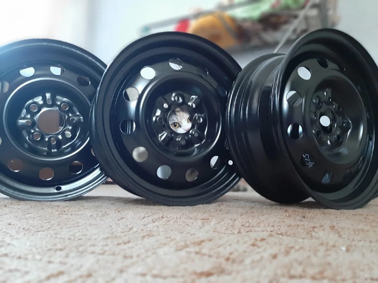 Чёрные штампы r14 ваз. Тзск ваз-08 5,5\r13 4*98 et35 d58,6 серебро [00000000494]. Тзск 5,5x14/4x98 et35 d58,6 lada черный. Диски на максус r16 штамповка. Черный матовый штамп ваз r13.