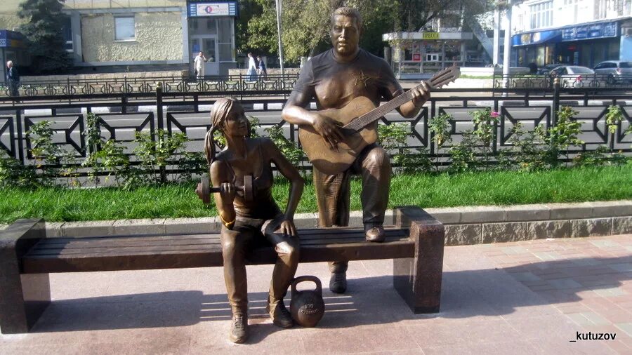 Памятник любэ в люберцах. Дуся агрегат любэ. Памятник николаю расторгуеву в люберцах. Дуся агрегат памятник в люберцах. Памятник группе любэ.