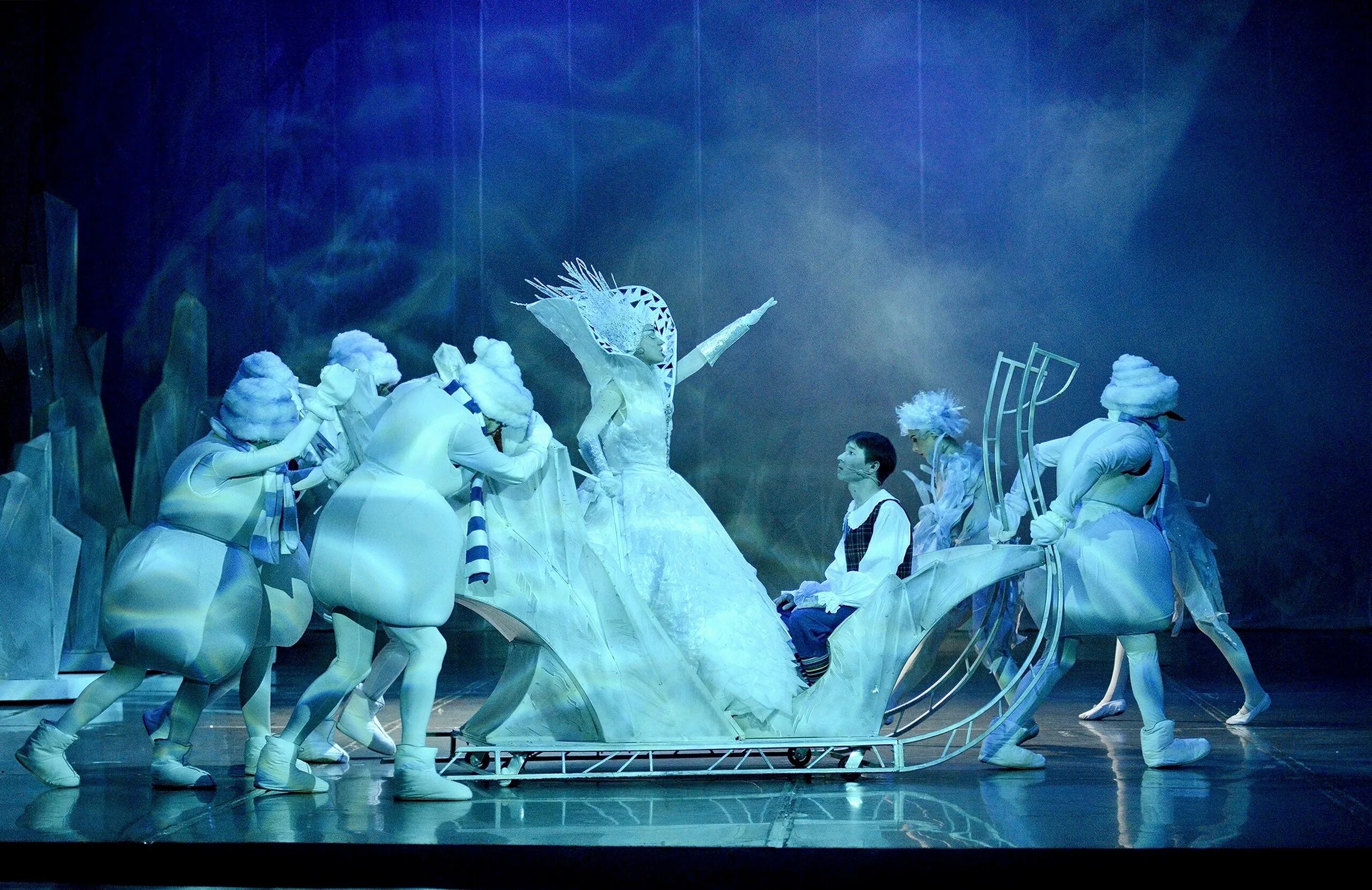 Спектакль "снежная королева" в русском драматическом театре уфа. Мюзикл снежная королева. Снежная королева в драмтеатре белгород. Снежная королева спектакль 2000 саратов. Снежная королева уфа театр.