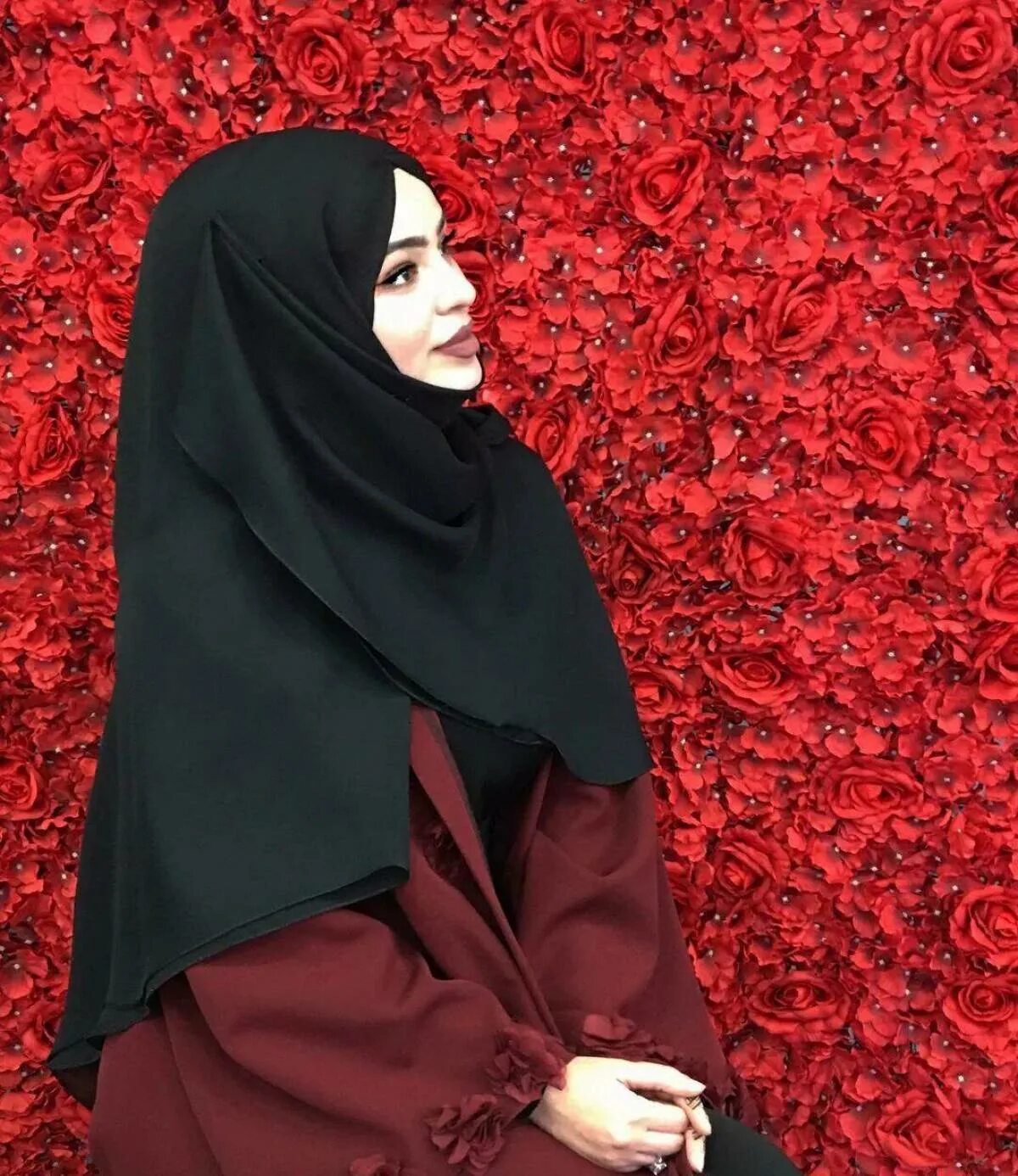 Нашиды девочки. Салихат Касумова в хиджабе 2020. Чеченки никаб. Красный хиджаб. Красивый хиджаб.