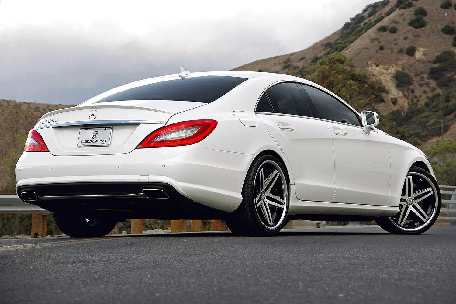 Mercedes CLS 63 AMG. Mercedes CLS 500 AMG. Мерседес банан CLS 500. Мерседес ЦЛС 63 АМГ. Цлс банан цена