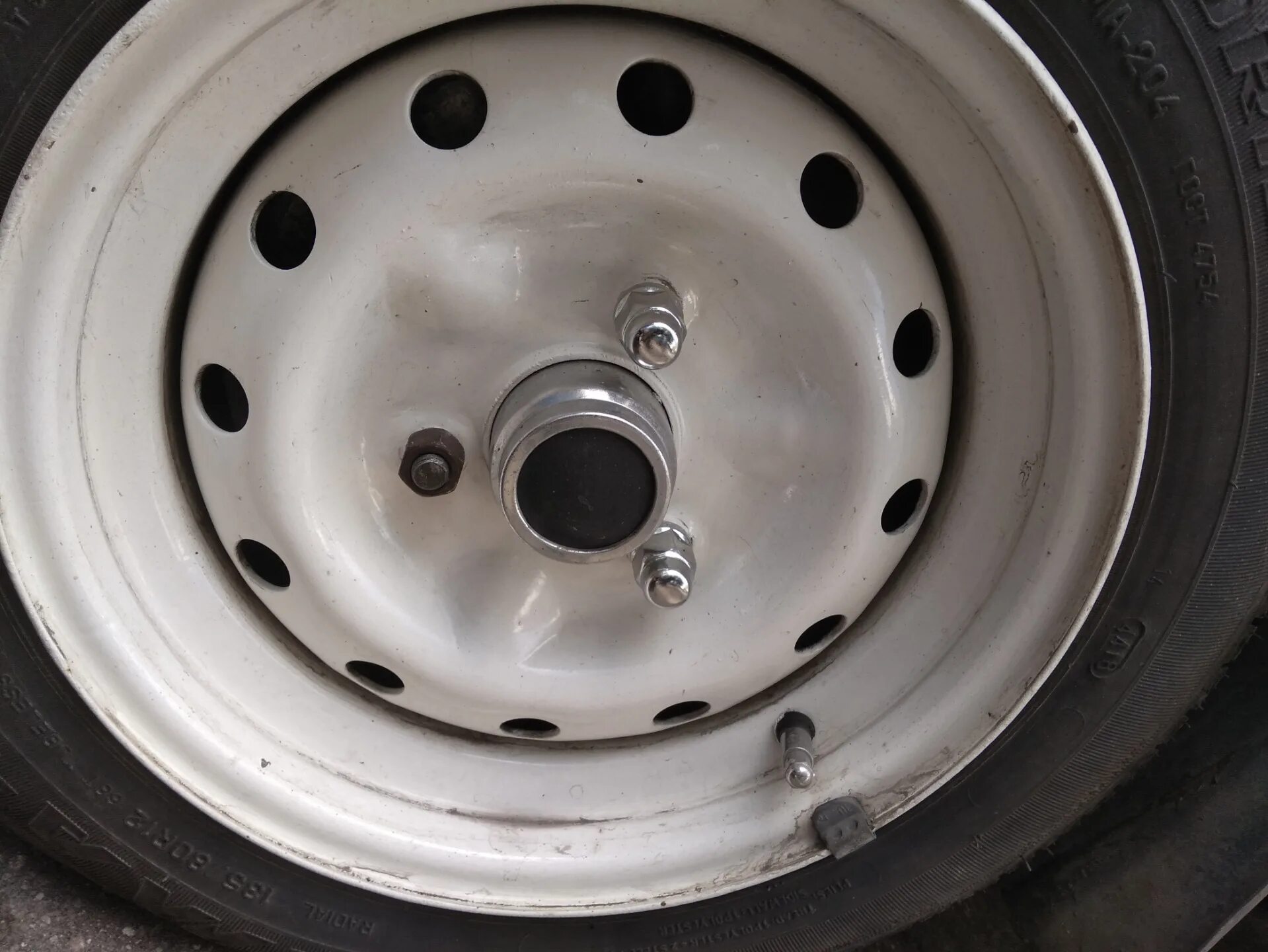 Размер колеса ока r12. Шины ваз 1111 ока. R13 155\80 ока. Колпаки колес на ваз 1111 ока. Ваз 2107 на колесах от оки.