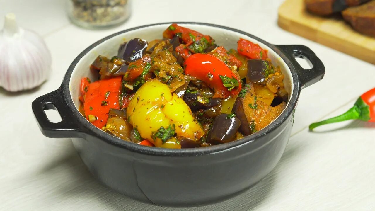 Соте из кабачков и баклажанов на сковороде. Соте из кабачков и баклажанов на сковороде. Соте из кабачков и баклажанов на сковороде. Овощное рагу с кабачками и баклажанами. Соте из цукини.