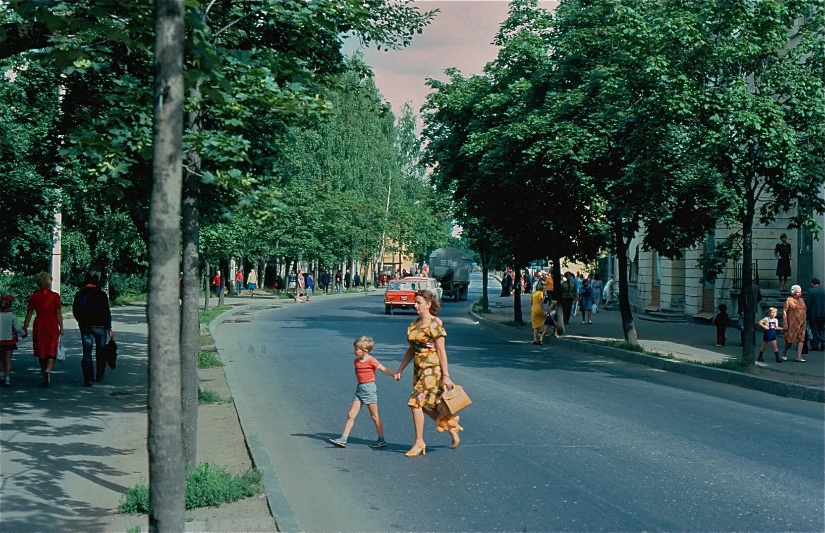 Жизнь 80х. Ленинский проспект Ленинград 1970-е. Зеленогорск 90е. СССР улицы 80-е. СССР 70-Е улицы.