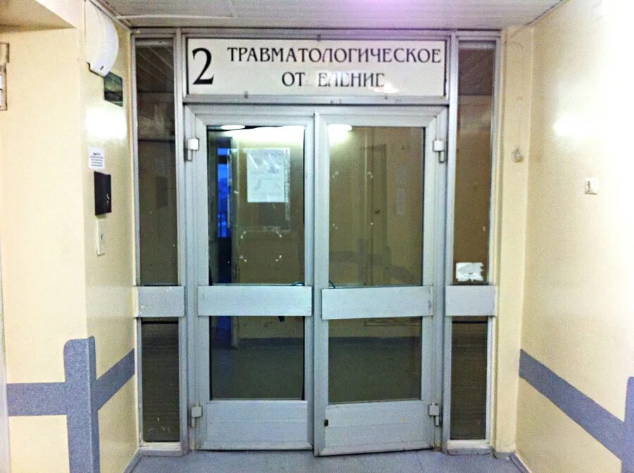 В Югорской городской больнице отремонтировали центральный вход в поликлинику