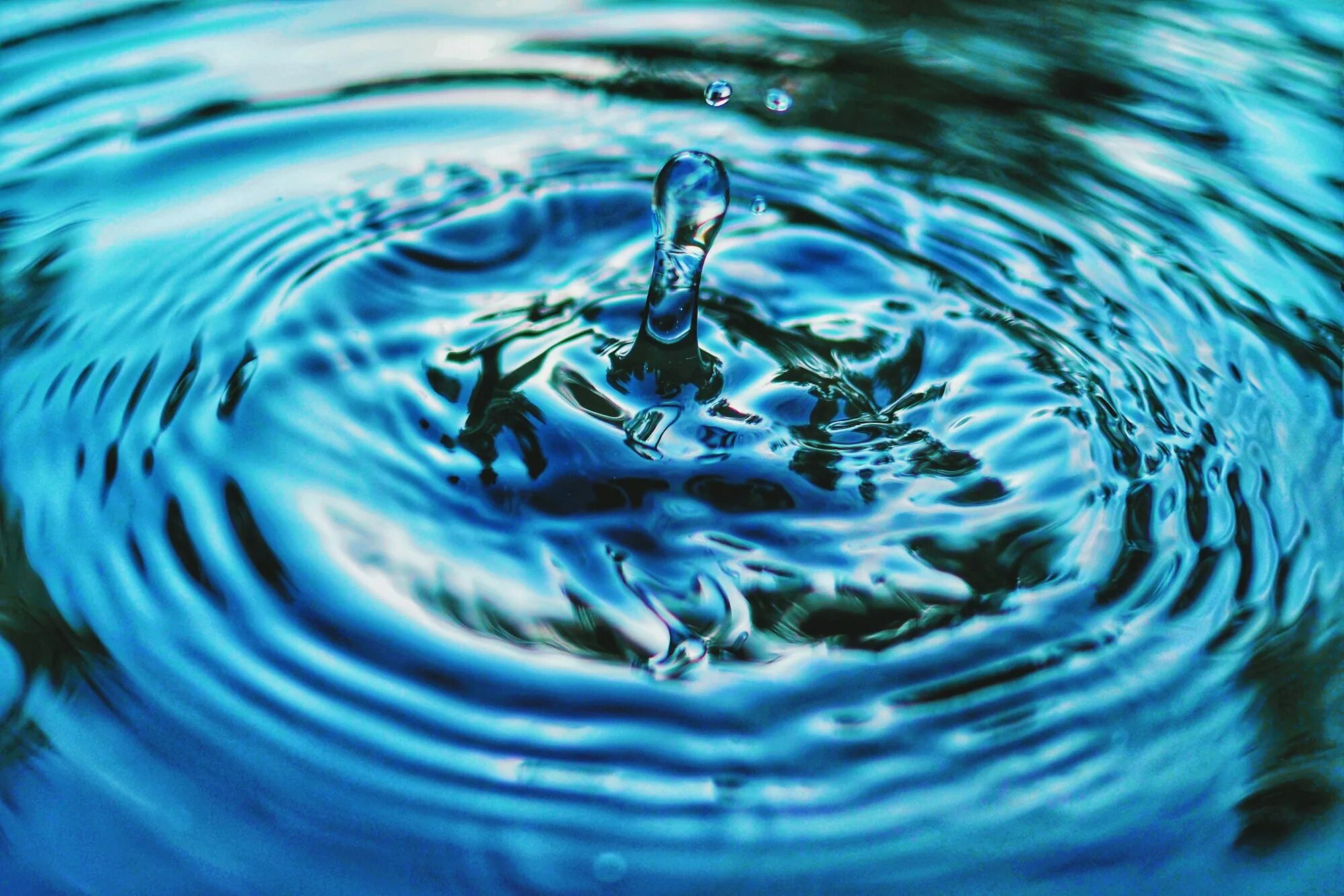 Как стать сила воды. Картина вода. Красивая вода. Вода красиво. Изображение воды на картинах.