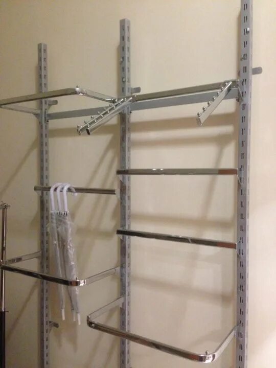 Торговая система стойки basis квадро. Оборудование для торговли одеждой. Система базис. Система базис. Торговая система базис для оборудования магазинов.