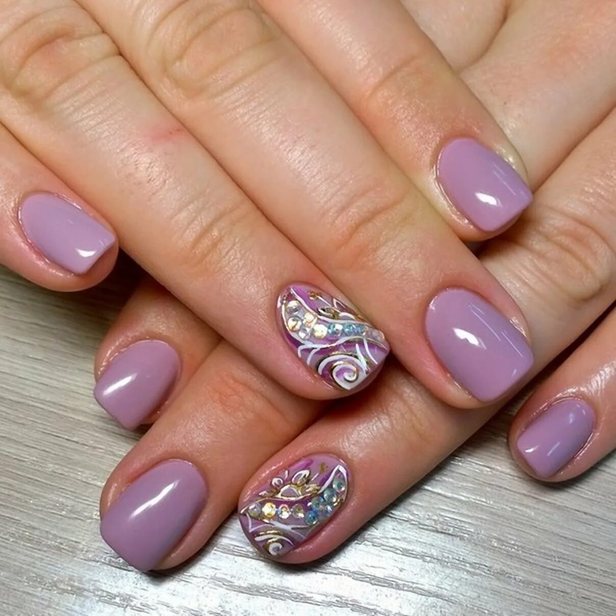 Маникюр на очно короткие нтгти. Ногти шеллак. Маникюр на очень короткие ногти френч. Маникюр на короткие ногти шеллак. Шеллак на короткие ногти.