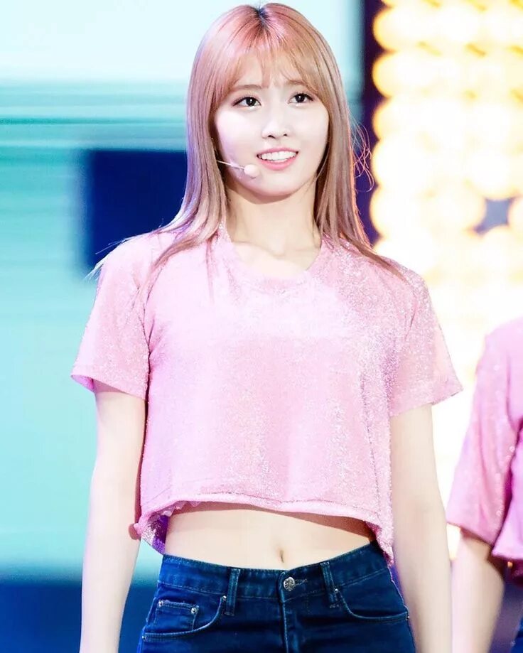 Момо рост. Twice momo в полный рост. Момо рост. Момо твайс дебют. Вес momo twice.