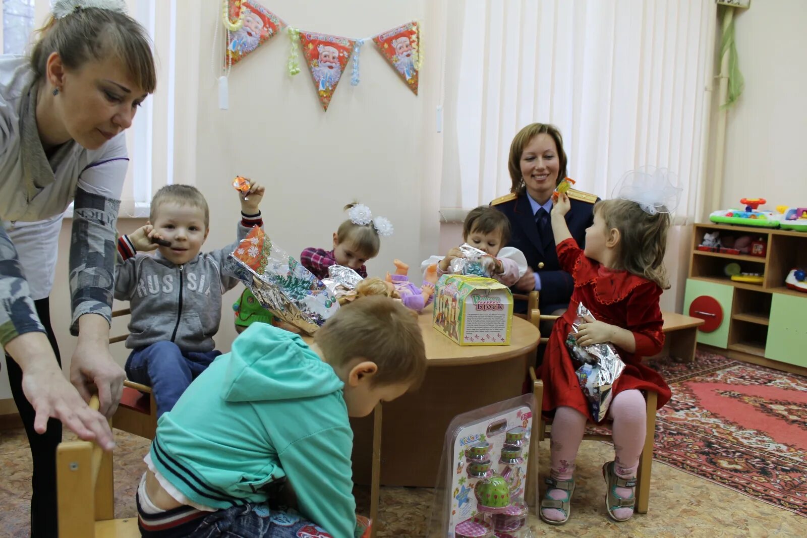 Детский дом в симферополе. Детский дом елочка симферополь. детский дом симферополь. дом малютки в симферополе елочка. елочка симферопольский дом малютки дети.