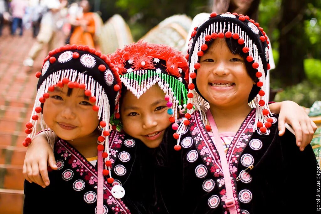 Тагал. Дети в национальных кос.Мах. Народы Азии. Этнические народы.