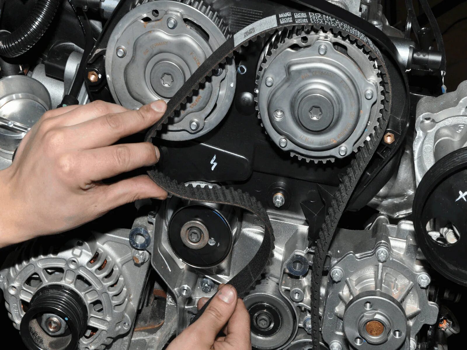 Замена ремня грм. Ремень грм ауди а4 2 литра. Замена р м. Замена р м. Грм спектра 1.