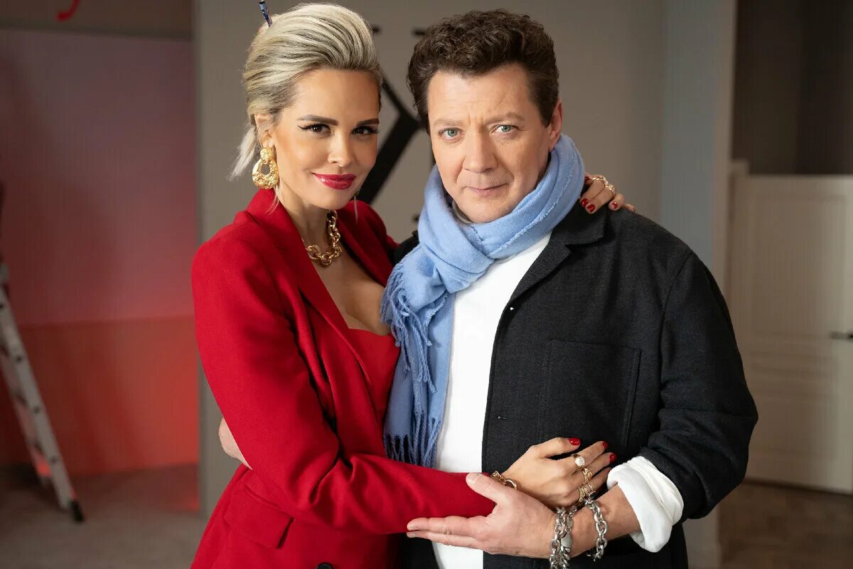 Александр рогов 2021. Стс про моду. Александр рогов стилист 2020. Стс про моду. Рогов александр стилист.