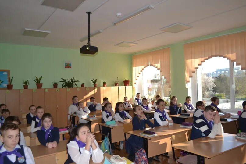 Школа 16 евпатория дневник. 16 школа евпатория. Современная школа в евпатории. Элжур евпатория 17 школа. 12 школа евпатория.