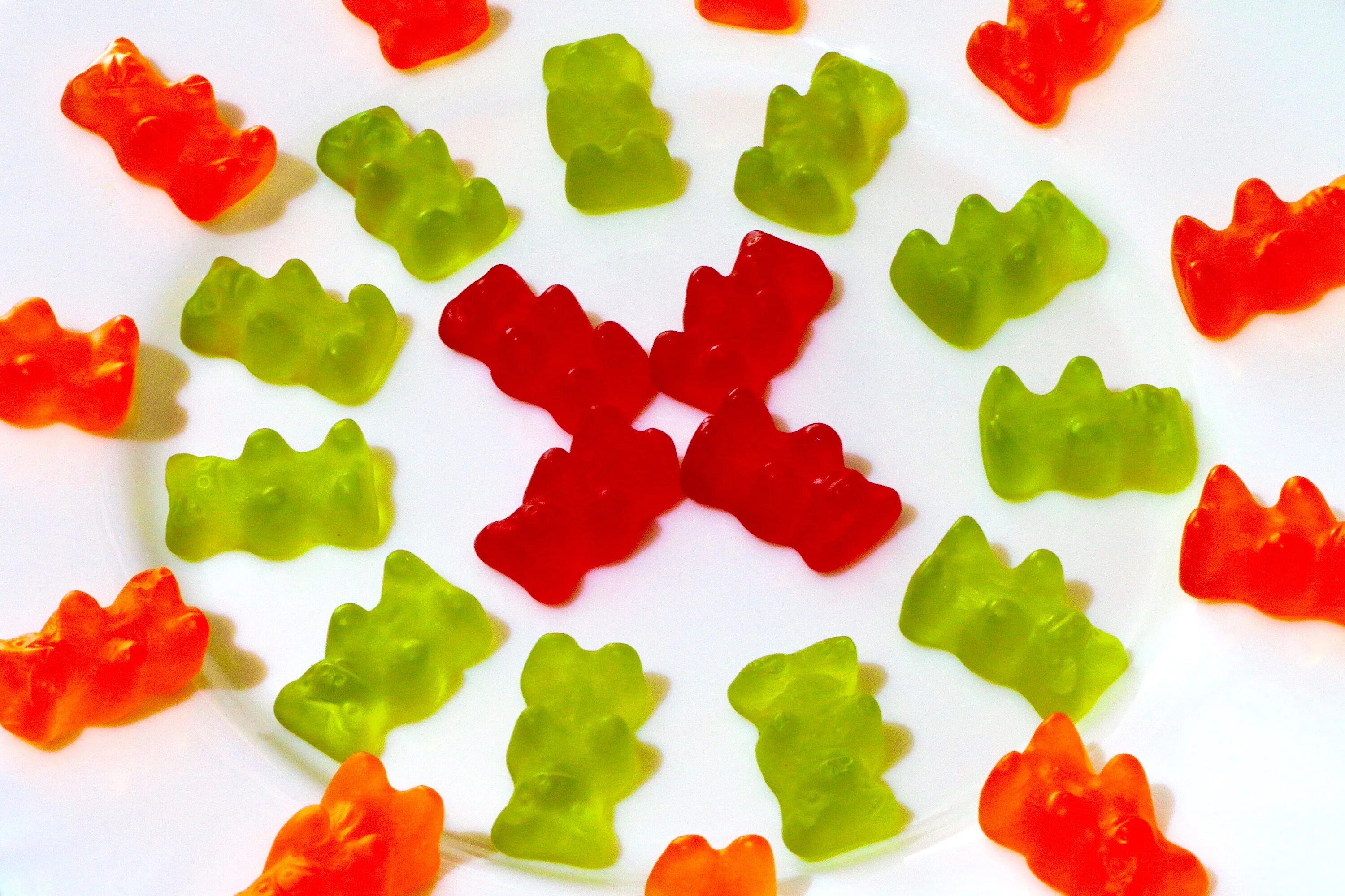 Человек мармелад. Мармелад жевательный Gummy Bears. Гамми Беар мармелад. Мишки Гамми мармелад. Мишки Гамми мармеладки.