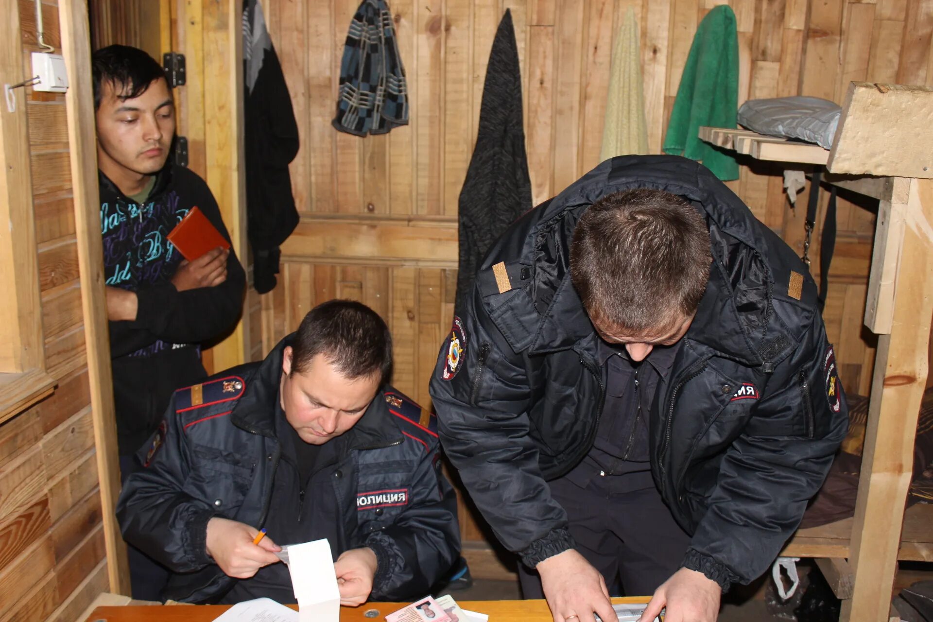 Полиция Лесосибирск. Нелегалы в Артеме. Лесосибирского городского суда красноярского края