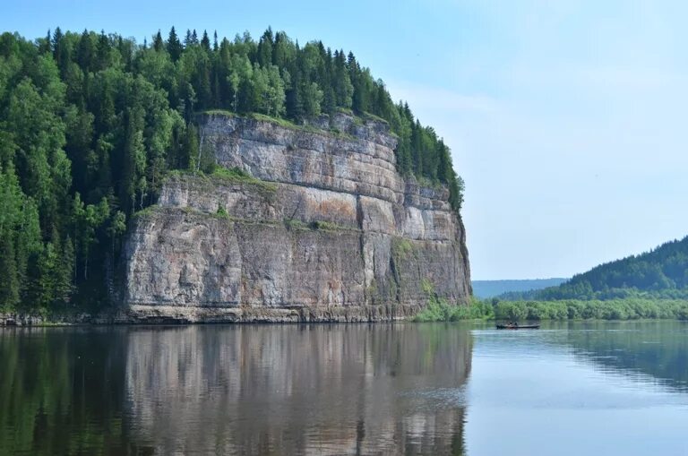 Сплав по вишере. Камень говорливый Вишера. Река Вишера говорливый камень. Говорливый камень Пермский. Сплав по Вишере говорливый камень.