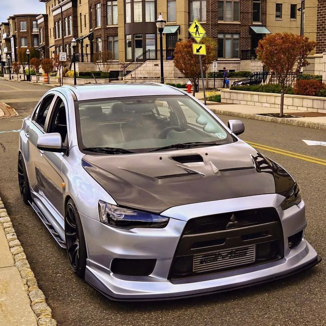 Extra tuning. Mitsubishi Lancer Evolution 10. Мутсубиси Лансер Эво 10. Митсубиши Лансер эко 10. Митсубиси Лансер 10 спорт.