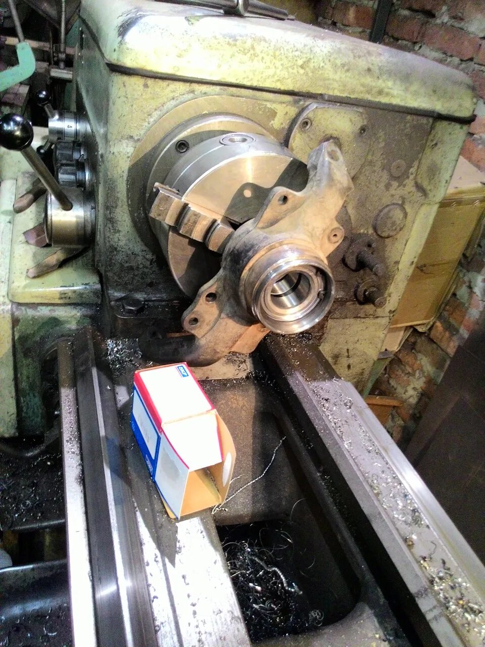 Расточка посадочного отверстия. Расточка под ступицу. Расточка вылета диска. Расточка под ступицу. Расточка диска под ступицу.