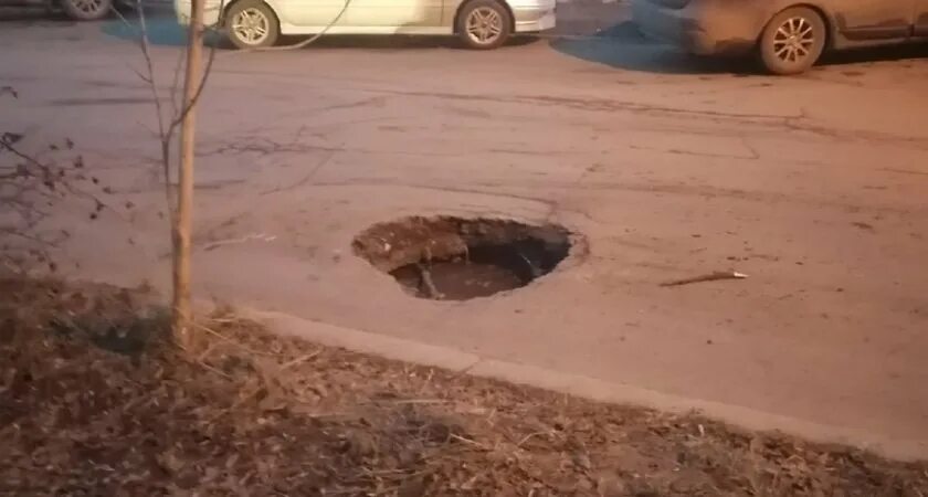 2 яма оказалась не глубокая но широкая. Яма не яма. очень глубокая яма фото. яма и я не могц выбраться из нее.