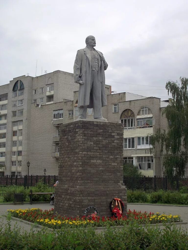выкса ул ленина 296. дворец ленина нижний новгород. город выкса ул ленина. памятник ленину в городе выкса. выкса ленина.
