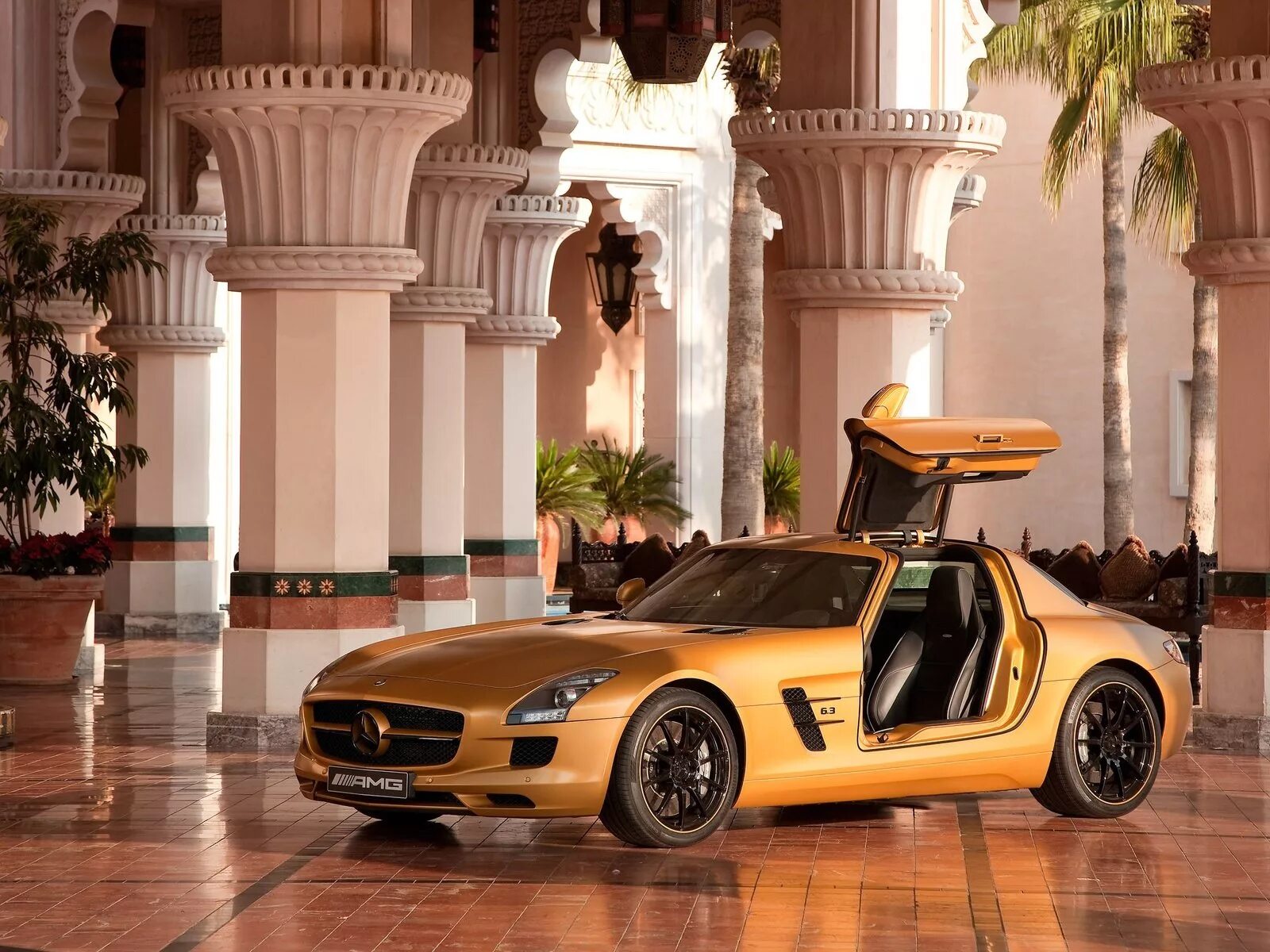 Мерседес СЛС АМГ золотой. Мерседес Бенц СЛС АМГ В Дубае. 2010 Mercedes Benz SLS AMG Desert. Mercedes AMG SLS Desert Gold.