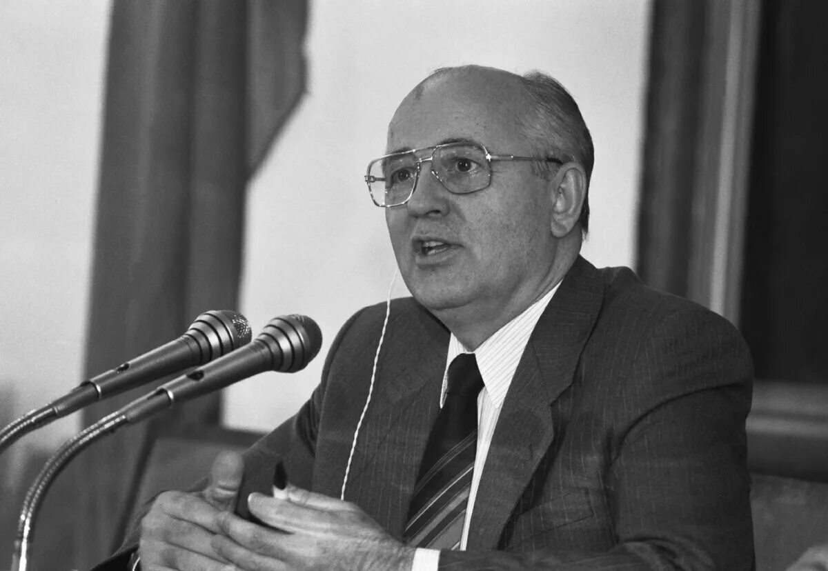 Яковлев секретарь цк кпсс. Гейдар алиев про шеварднадзе. Горбачев и ельцин. Горбачев 1931. Н.