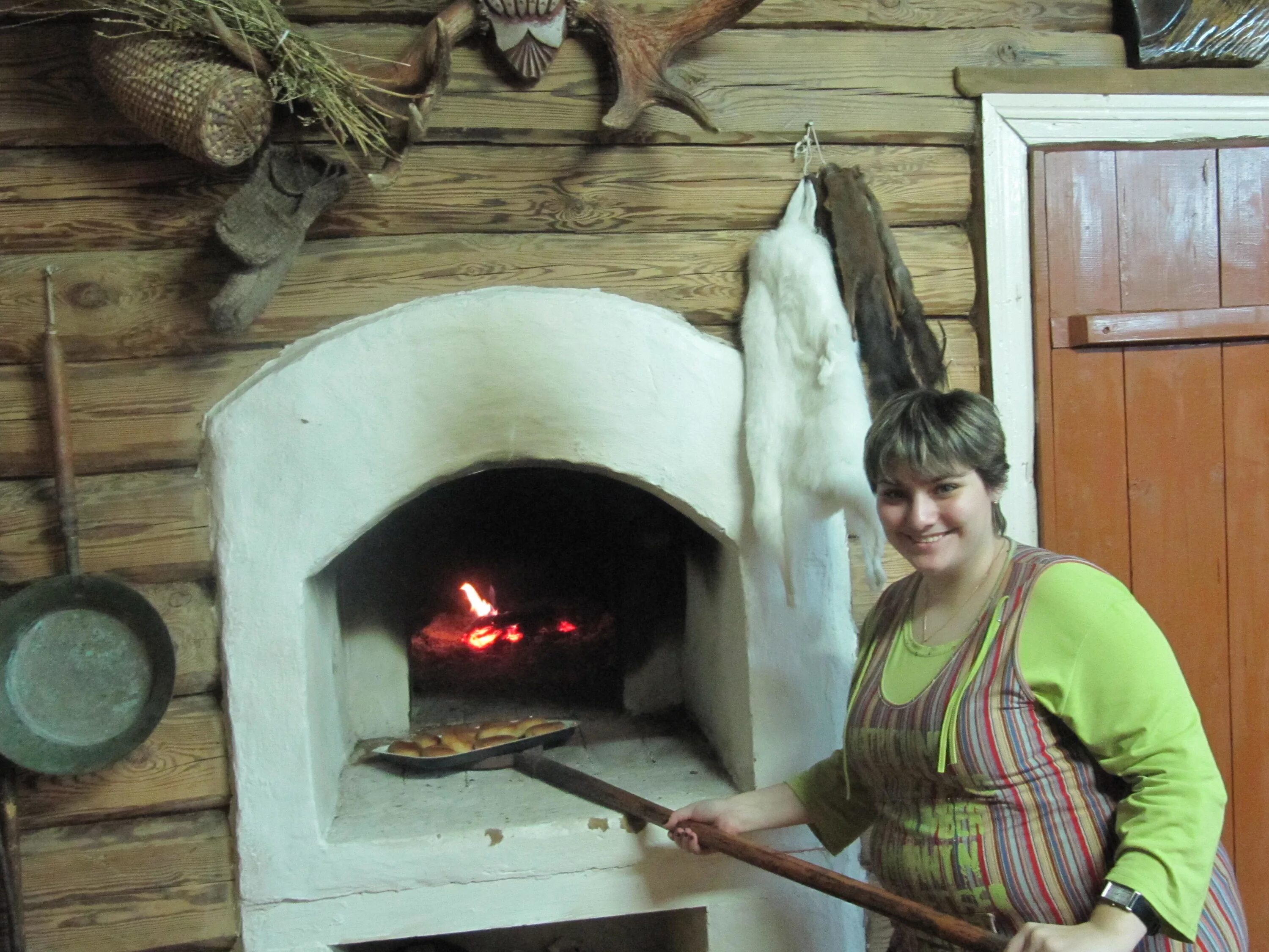 женщина печка. девушка на русской печи. русская печь. женщина у русской печки. встраиваемый газовый духовой шкаф bosch hgn10g050.