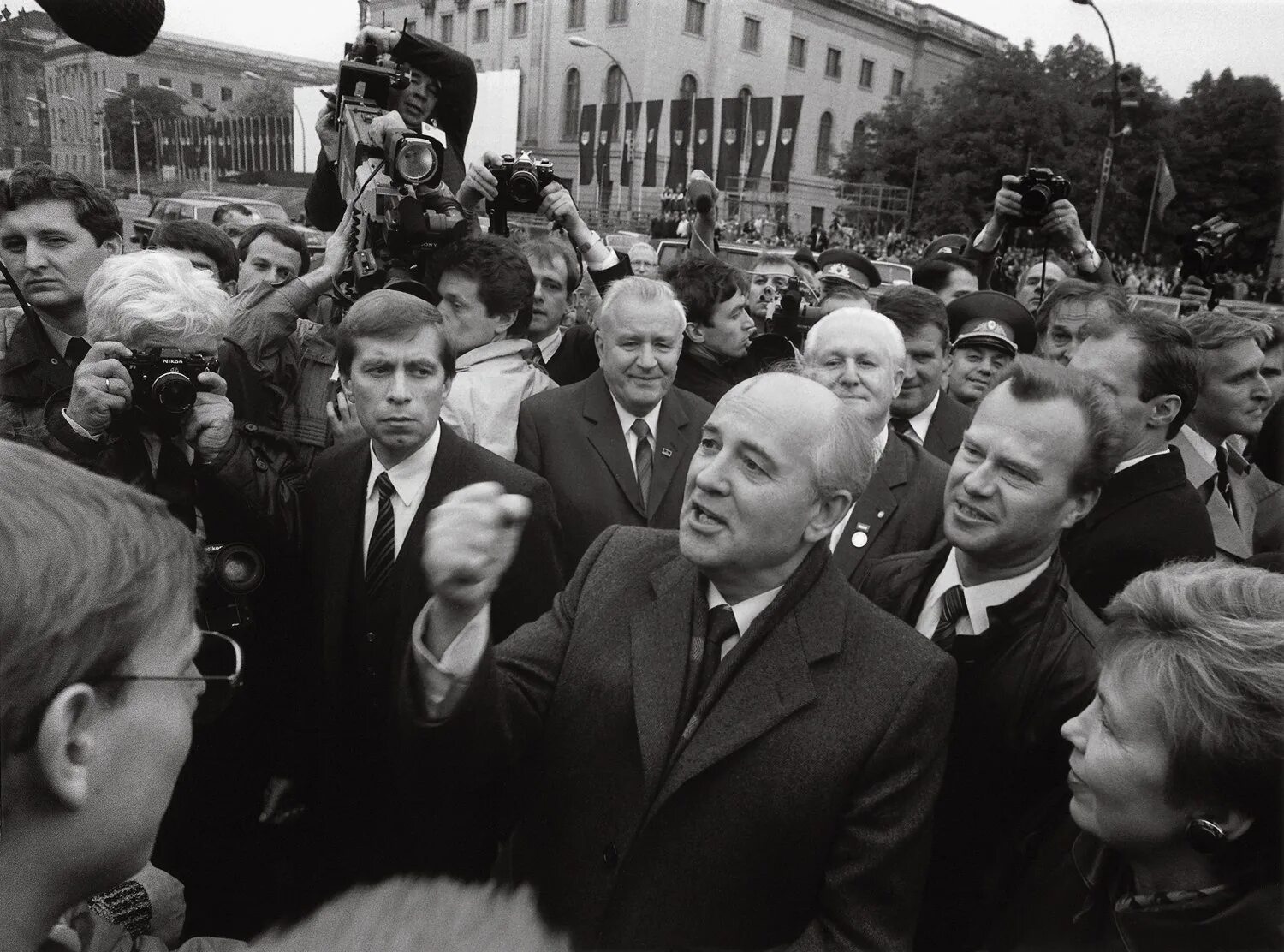 Перестройка Горбачева 1985-1991. Горбачев 1985 перестройка. Горбачев в Берлине 1989. Дальнейшая перестройка