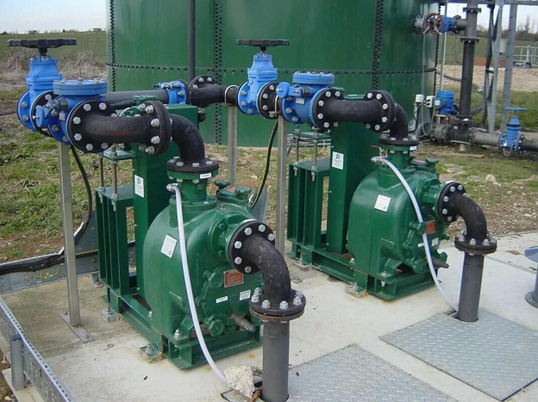 Открытая насосная. Насос цнс на кустовой насосной станции. Pumping equipment grundfos. Насосы grundfos в котельной. Ksb насосы.