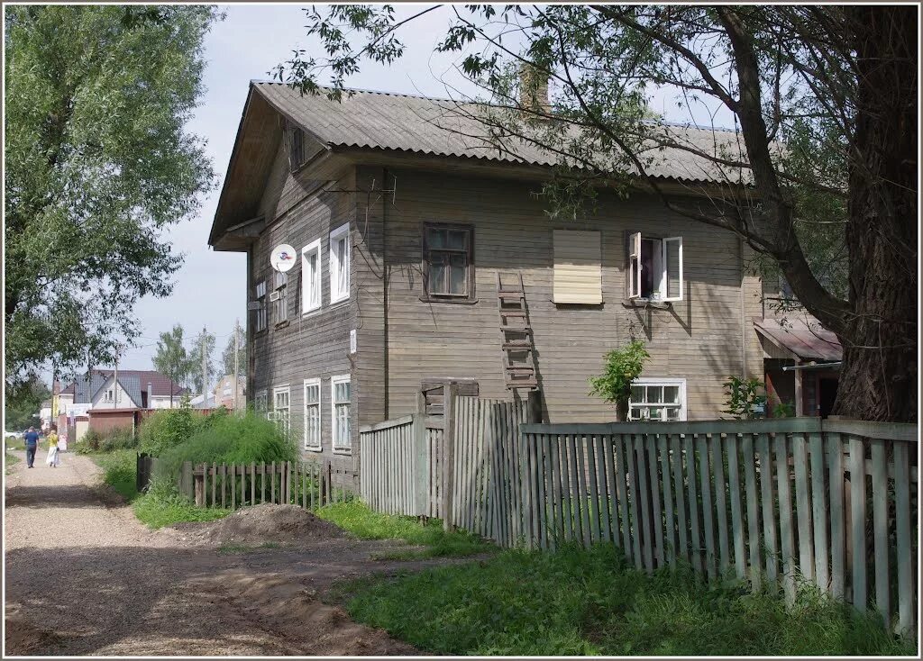 Фото "У дома", 1977 год, Калининская обл., Бежецкий р-н, дер. Чудинково - Истори
