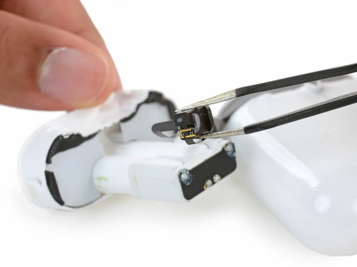 Как разобрать беспроводные наушники кейс. Аккумулятор airpods pro. батарейка для наушников аирподс. аккумулятор для airpods 2. аккумулятор наушники airpods 2.