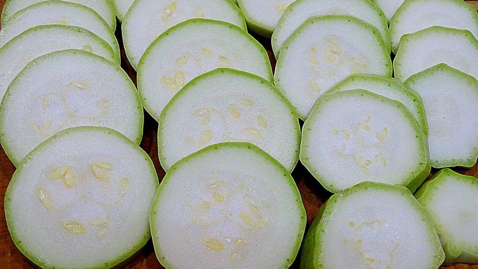Какие кабачки можно замораживать. Заморозка кабачков. замороженные кабачки. кабачки на заморозку. перемороженные кабачки.